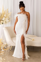 Robe longue asymétrique à détails de plumes